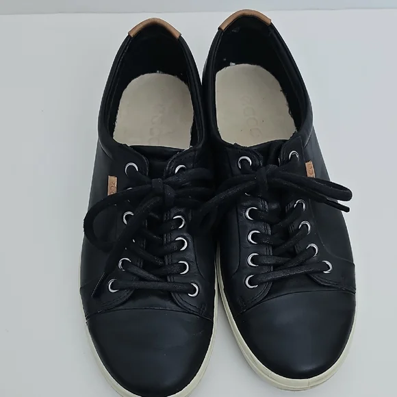 Ecco Black Leather Women's Sneakers Size 9 Extra Width - Picture 3 of 9